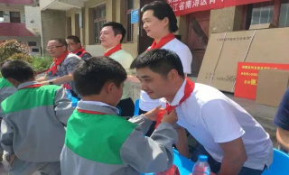 建設(shè)希望小學(xué)，參與青少年公益活動